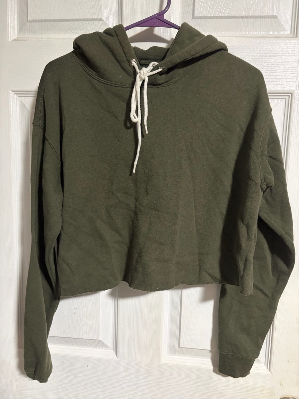 Cropped Hooded Sweatshirt in Olive
